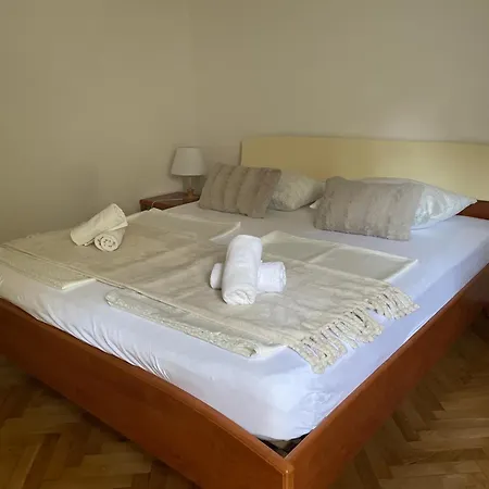 Knez سبليت